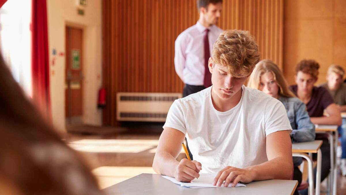 invigilator