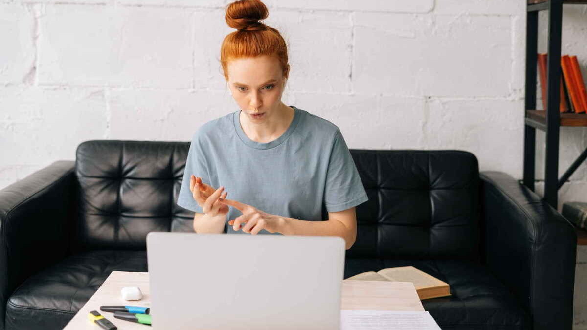 girl working on laptop